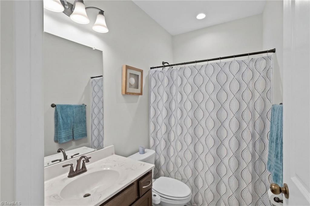 418 Davie Academy Road Mocksville, NC 27028 - Photo 22 of 39 Hall bath