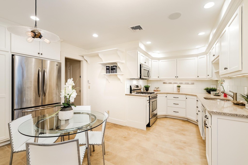 14 Warwick Road, Unit 2 Brookline, MA 02445 - Photo 6 of 14