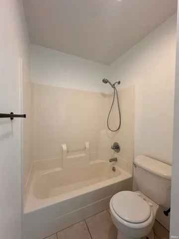 $2,100 | 8477 Countrywood Court, Newburgh, IN 47630