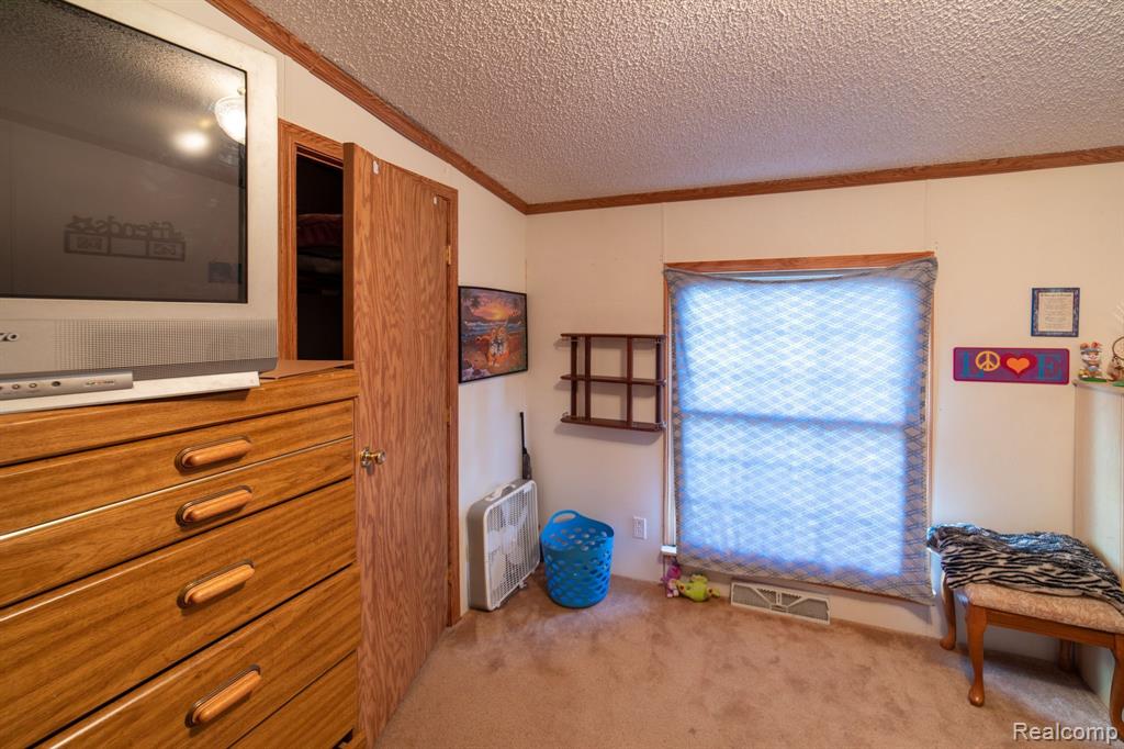 8610 Lohr Road Avoca, MI 48006 - Photo 16 of 37