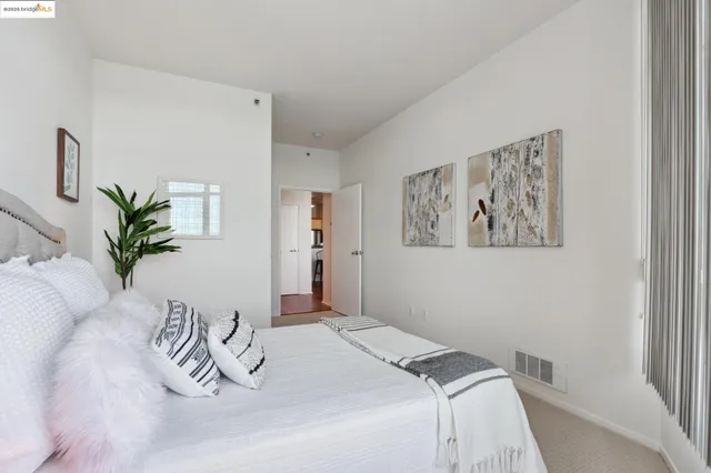 $719,000 | 1 Lakeside Drive, Unit 1010, Oakland, CA 94612