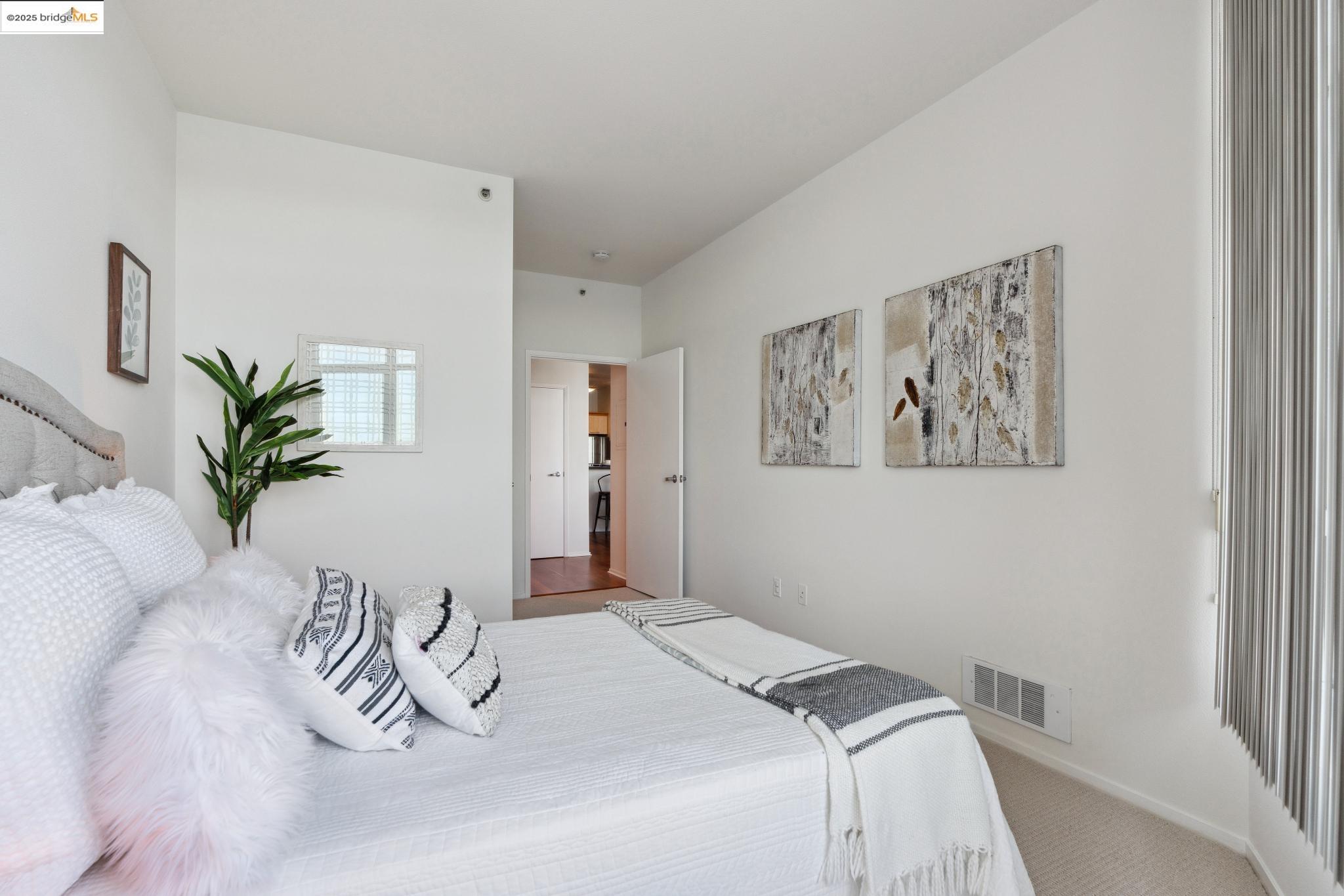 1 Lakeside Drive, Unit 1010 Oakland, CA 94612 - Photo 26 of 47 Carpeted bedroom with baseboards