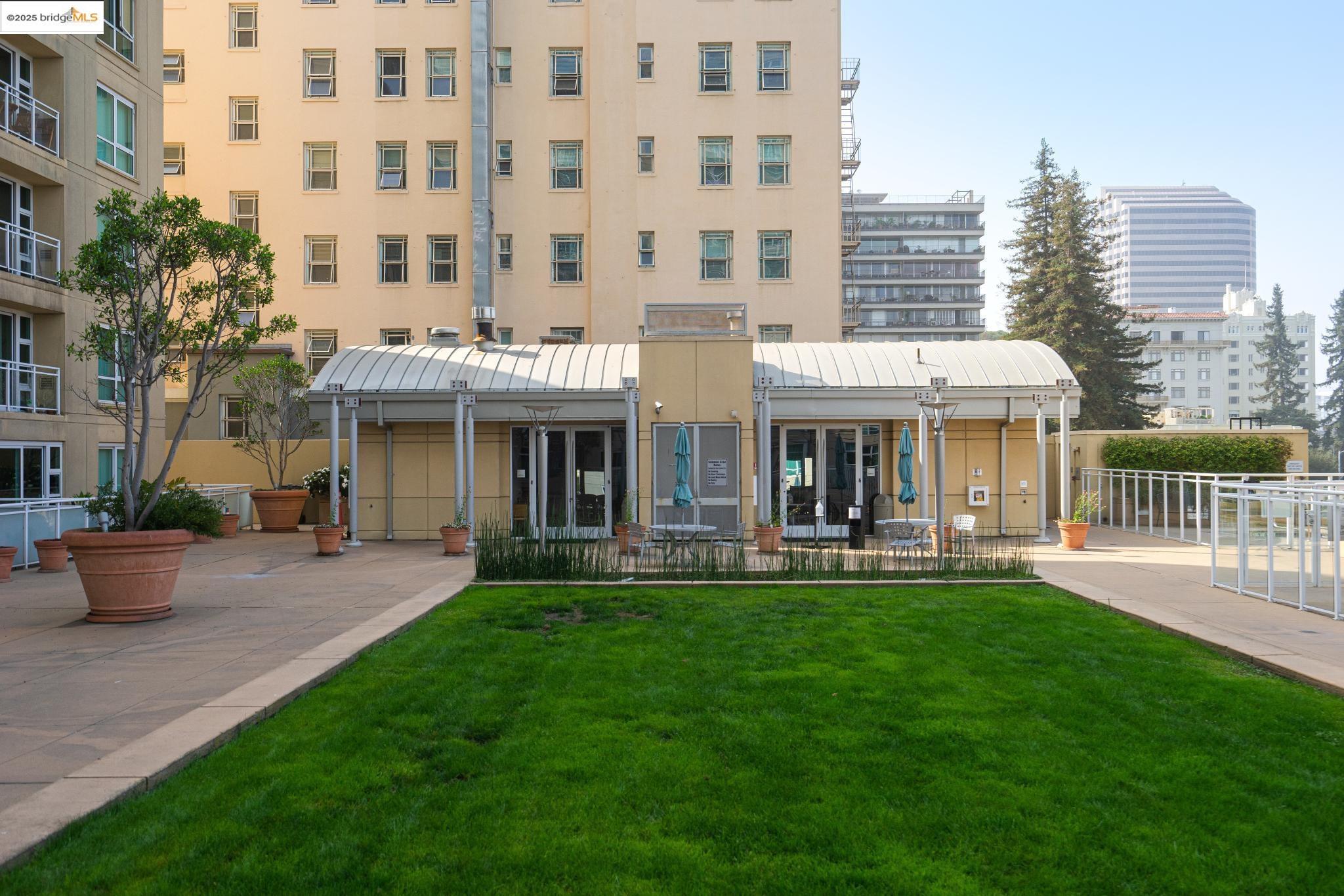 1 Lakeside Drive, Unit 1010 Oakland, CA 94612 - Photo 38 of 47 View of building exterior