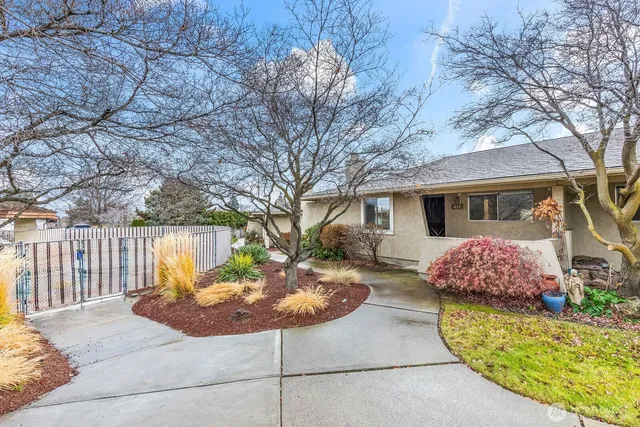 $325,000 | 611 North 50th Avenue, Unit 14, Yakima, WA 98908