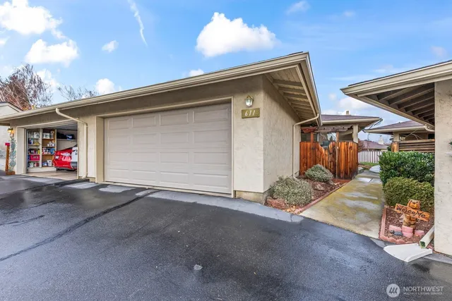 $325,000 | 611 North 50th Avenue, Unit 14, Yakima, WA 98908