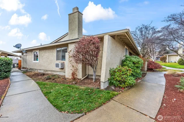 $325,000 | 611 North 50th Avenue, Unit 14, Yakima, WA 98908