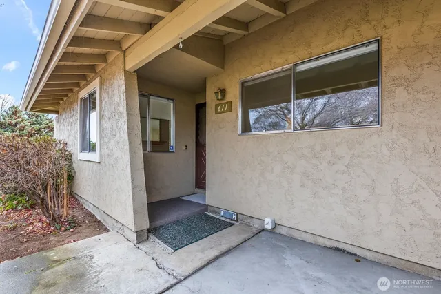 $325,000 | 611 North 50th Avenue, Unit 14, Yakima, WA 98908