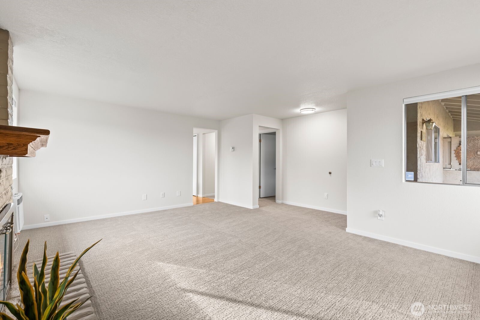 611 North 50th Avenue, Unit 14 Yakima, WA 98908 - Photo 8 of 40 a view of an empty room