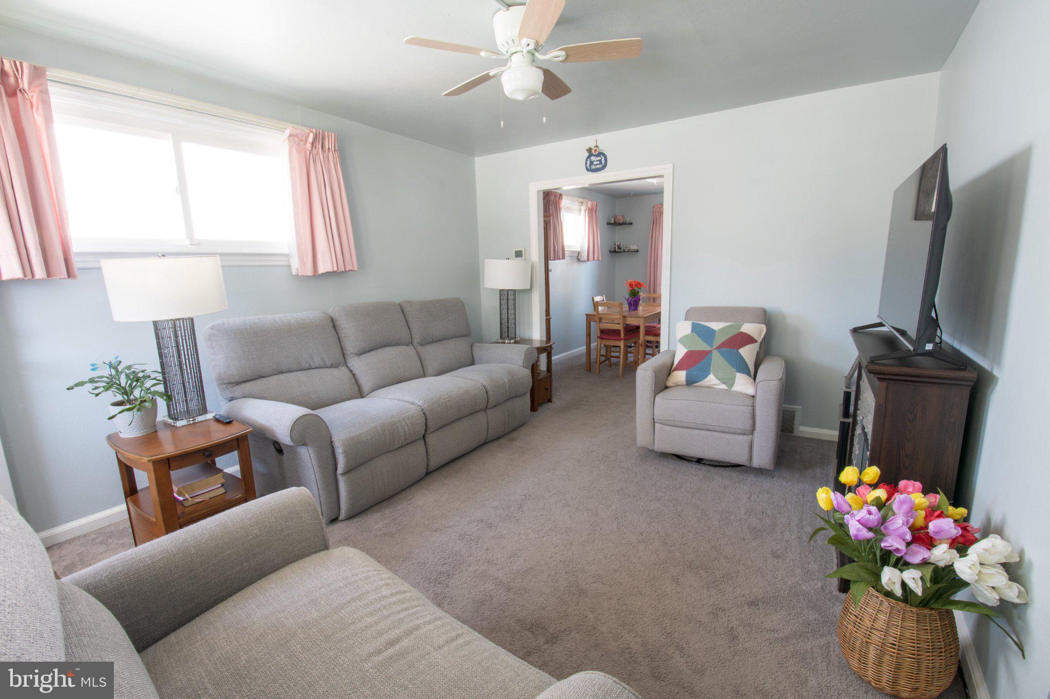 111 West Ridley Avenue Norwood, PA 19074 - Photo 4 of 34 Bright and inviting living space.
