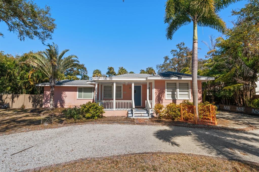 240 President Street Dunedin, FL 34698 - Photo 7 of 19 a front view of a house with garden