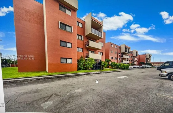 $2,100 | 8095 Northwest 8th Street, Unit 103, Miami, FL 33126