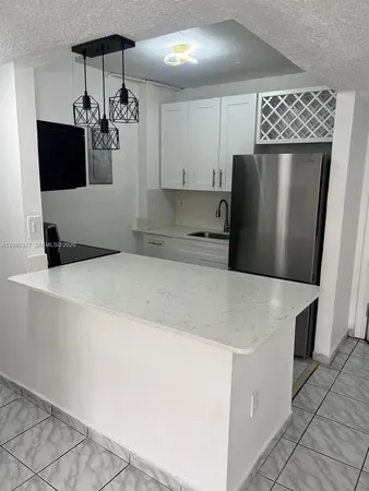 $2,100 | 8095 Northwest 8th Street, Unit 103, Miami, FL 33126