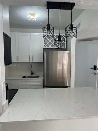 $2,100 | 8095 Northwest 8th Street, Unit 103, Miami, FL 33126