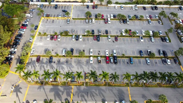 $2,050 | 10090 Northwest 80th Court, Unit 1245, Hialeah Gardens, FL 33016