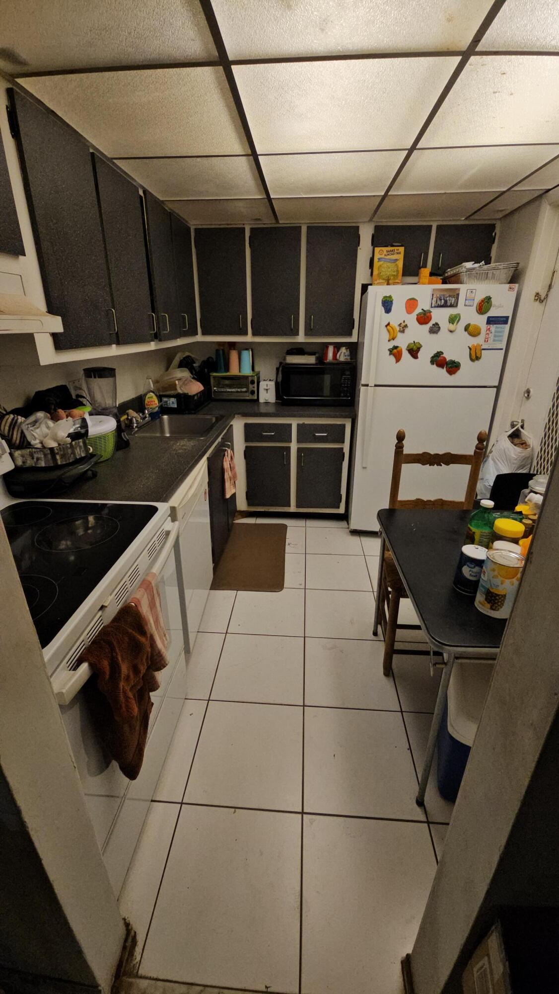 616 Northwest 13th Street, Unit 17 Boca Raton, FL 33486 - Photo 3 of 17 FULL KITCHEN VIEW