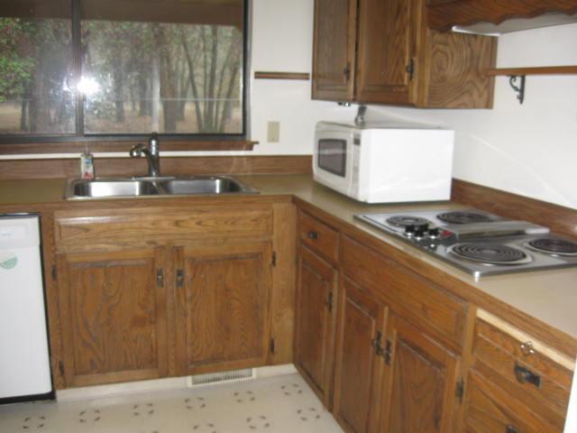 1310 Powell Creek Road Williams, OR 97544 - Photo 6 of 18 Kitchen