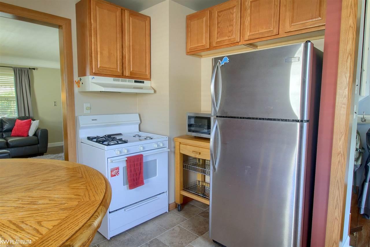 21781 Rausch Avenue Eastpointe, MI 48021 - Photo 9 of 25 50023164-8.JPG
