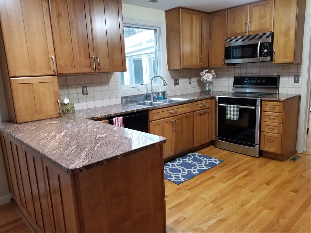 75 Taylor Road Portsmouth, RI 02871 - Photo 11 of 38