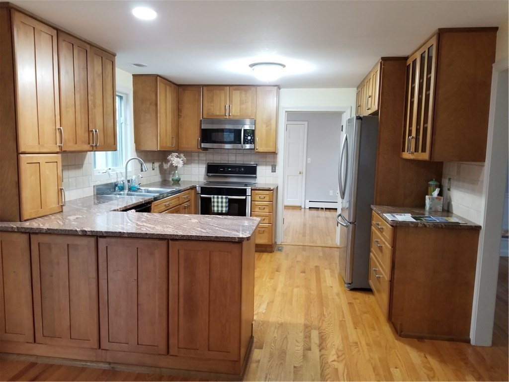 75 Taylor Road Portsmouth, RI 02871 - Photo 13 of 38
