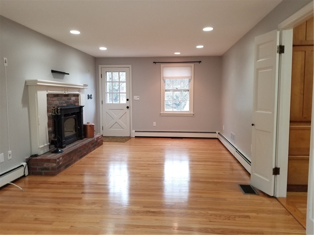 75 Taylor Road Portsmouth, RI 02871 - Photo 8 of 38