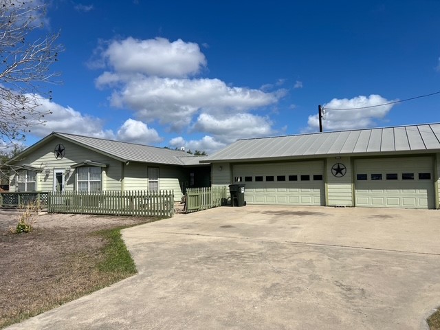 104 Jonathan Street Three Rivers, TX 78071 - Photo 2 of 17 a front view of a house with a yard