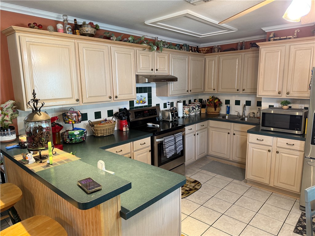 104 Jonathan Street Three Rivers, TX 78071 - Photo 5 of 17 a kitchen with a stove cabinets and window