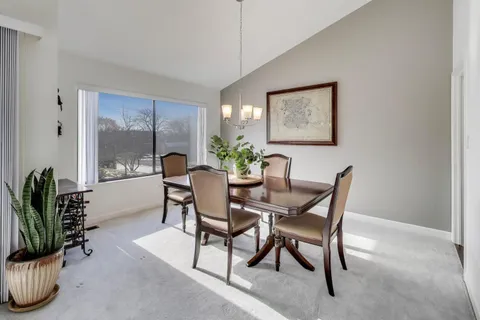 $375,000 | 83 Thornhill Lane, Unit B, Lake Barrington, IL 60010