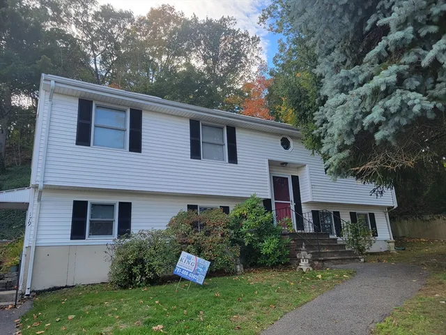 a view of a house with a yard