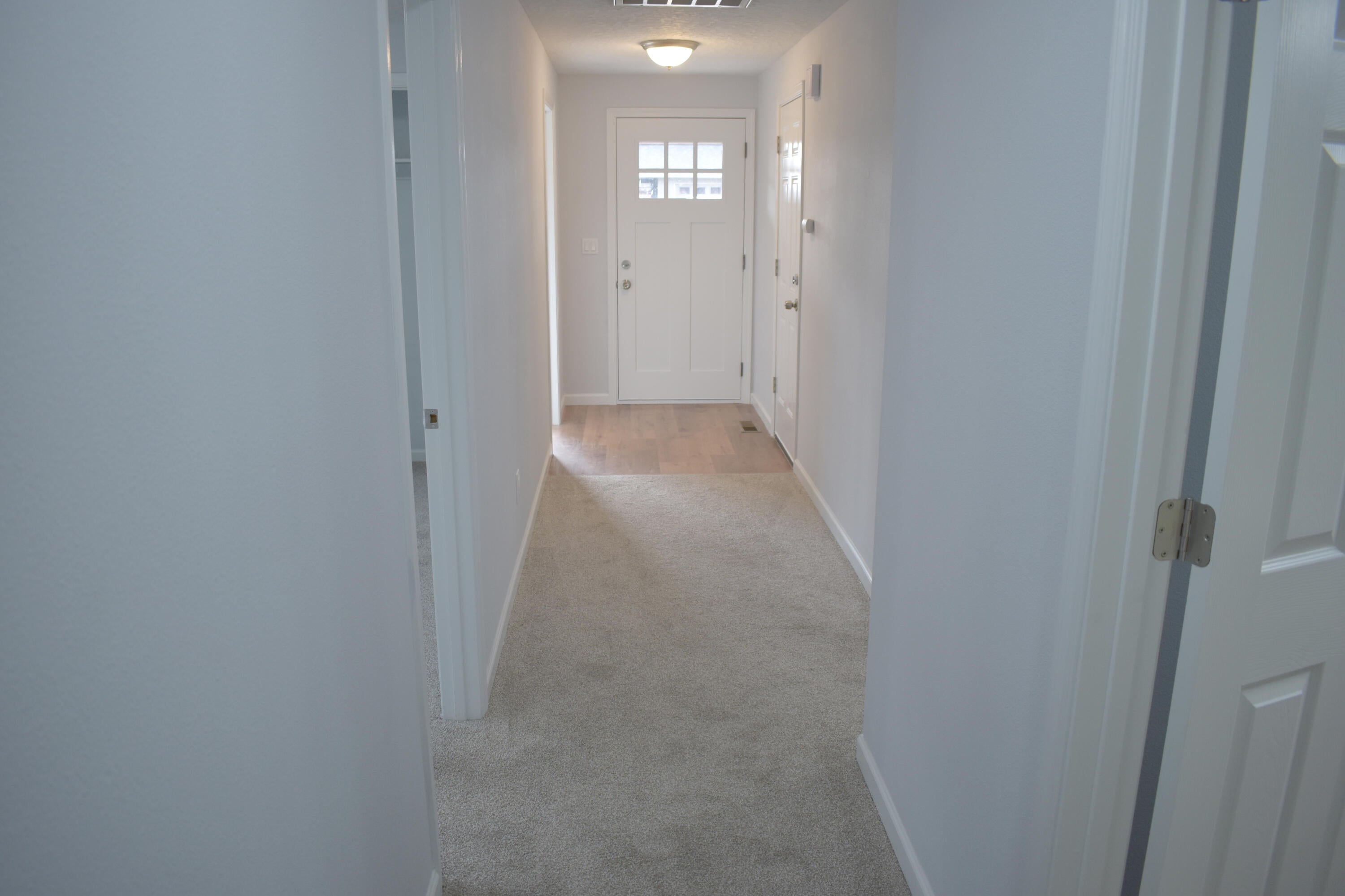 16472 Riley Drive La Pine, OR 97739 - Photo 14 of 23 Hallway
