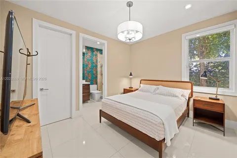 $3,900,000 | 5700 Southwest 86th Street, South Miami, FL 33143