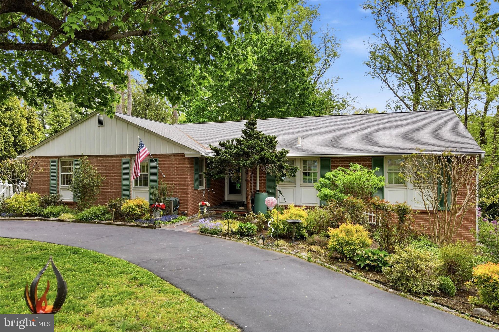 1811 Sharon Road Jenkintown, PA 19046 - Photo 2 of 31 Circular Drive