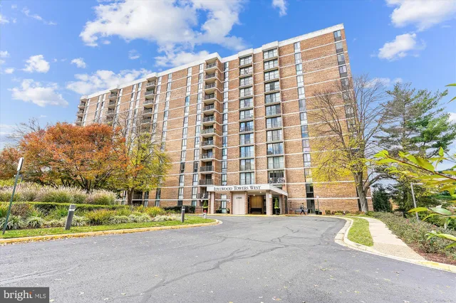 $2,050 | 2300 Pimmit Drive, Unit 1012, Falls Church, VA 22043