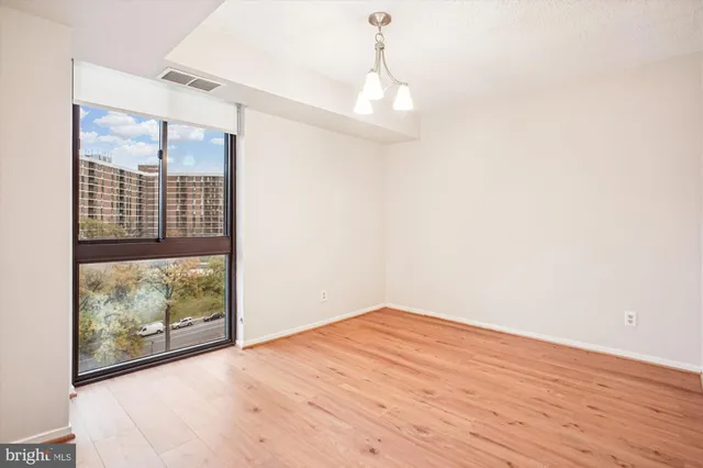 $2,050 | 2300 Pimmit Drive, Unit 1012, Falls Church, VA 22043