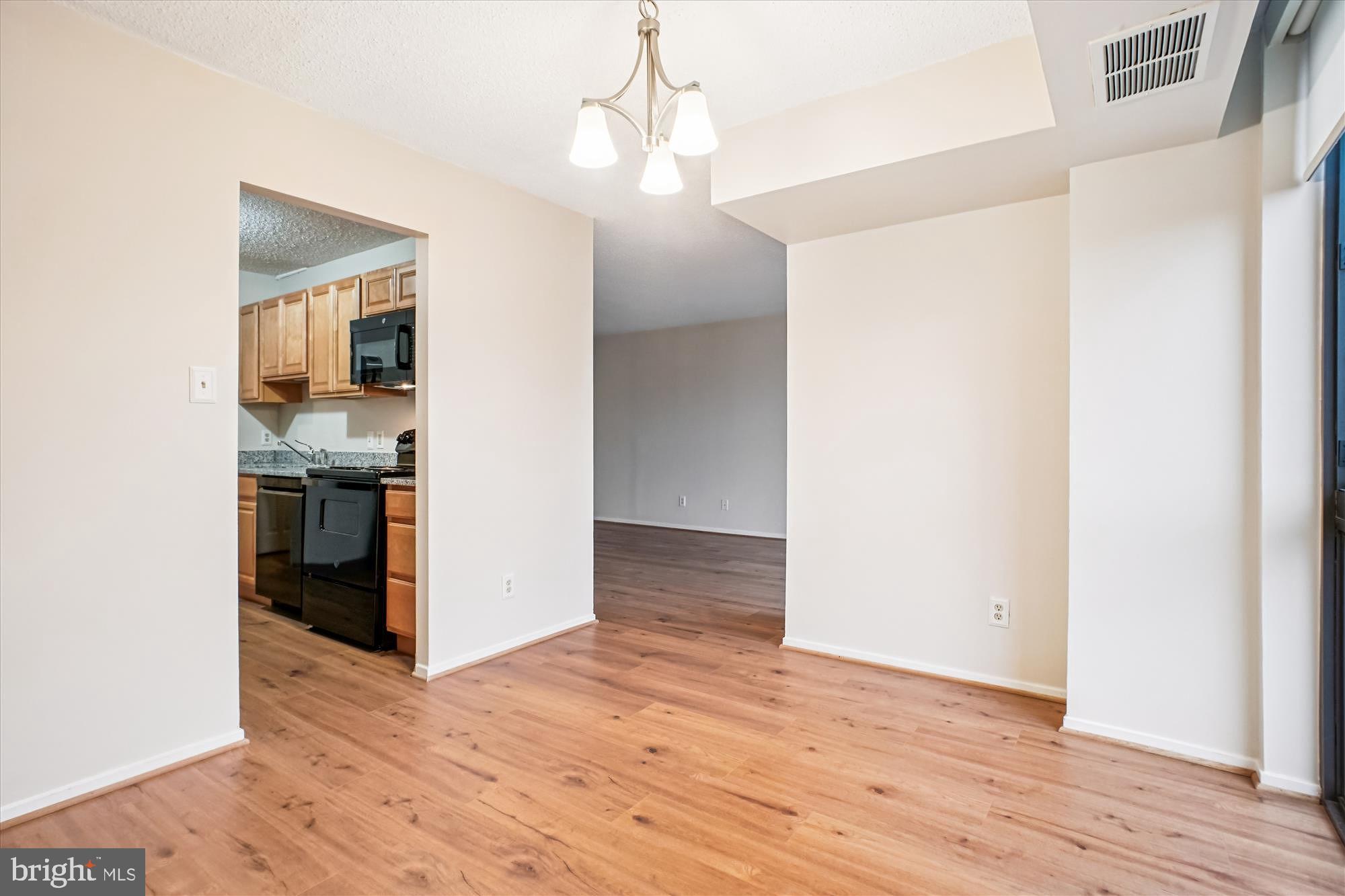 2300 Pimmit Drive, Unit 1012 Falls Church, VA 22043 - Photo 14 of 34 Dining