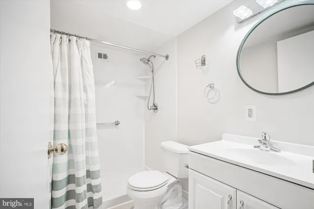 $2,050 | 2300 Pimmit Drive, Unit 1012, Falls Church, VA 22043