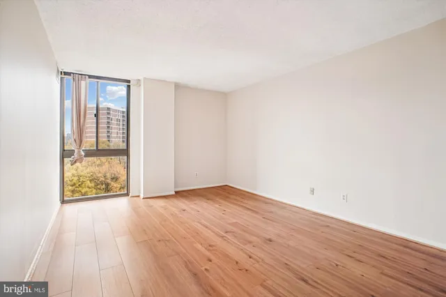 $2,050 | 2300 Pimmit Drive, Unit 1012, Falls Church, VA 22043