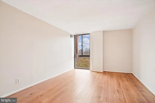 $2,050 | 2300 Pimmit Drive, Unit 1012, Falls Church, VA 22043