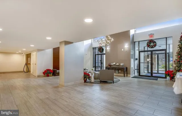 $2,050 | 2300 Pimmit Drive, Unit 1012, Falls Church, VA 22043