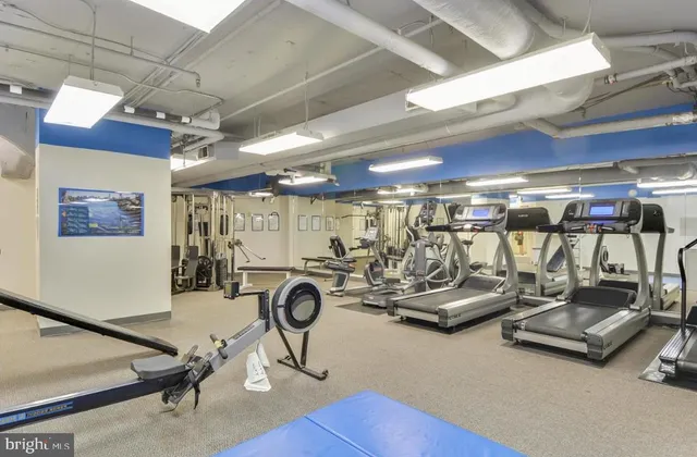 $2,050 | 2300 Pimmit Drive, Unit 1012, Falls Church, VA 22043