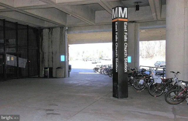 $2,050 | 2300 Pimmit Drive, Unit 1012, Falls Church, VA 22043