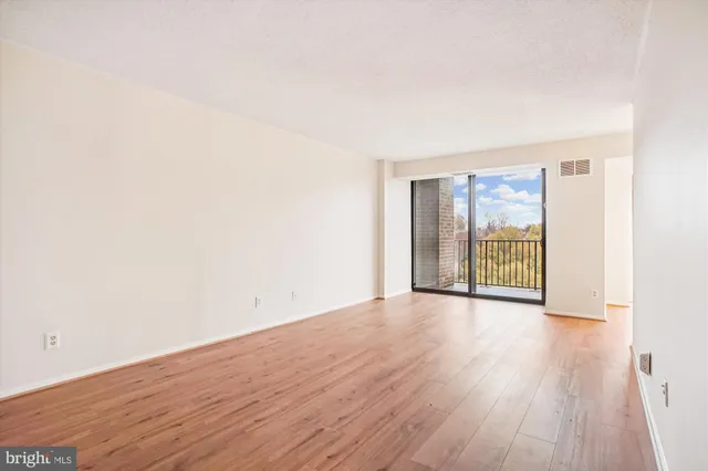 $2,050 | 2300 Pimmit Drive, Unit 1012, Falls Church, VA 22043