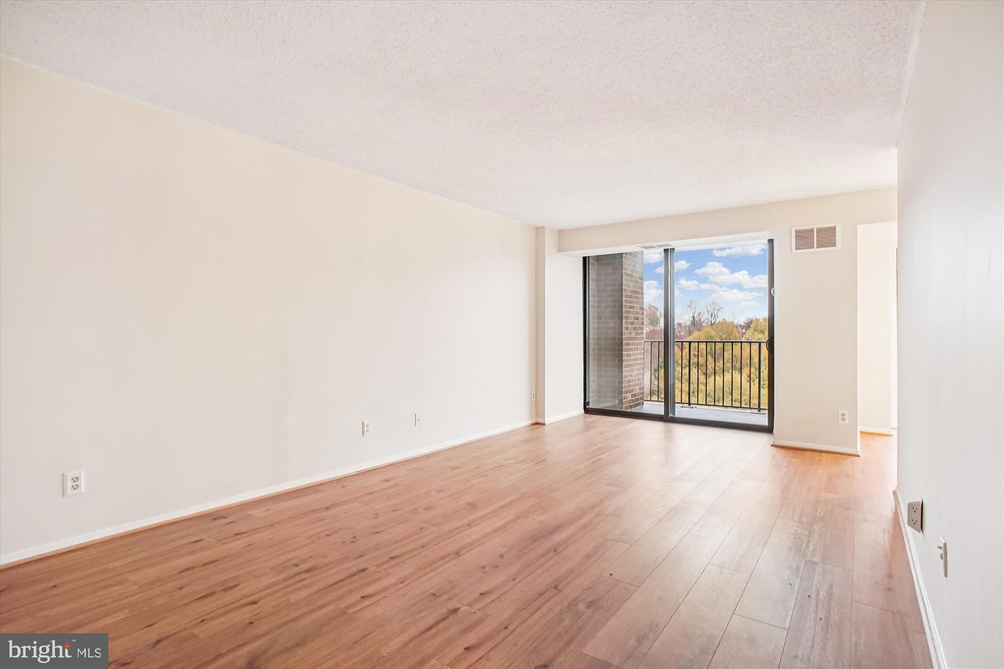 2300 Pimmit Drive, Unit 1012 Falls Church, VA 22043 - Photo 4 of 34 Living