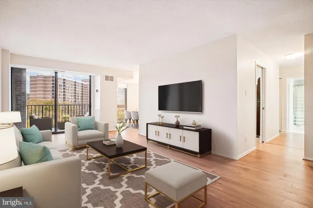 $2,050 | 2300 Pimmit Drive, Unit 1012, Falls Church, VA 22043