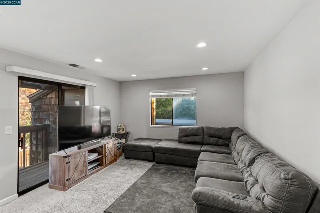 $383,000 | 2450 Walters Way, Unit 2, Concord, CA 94520