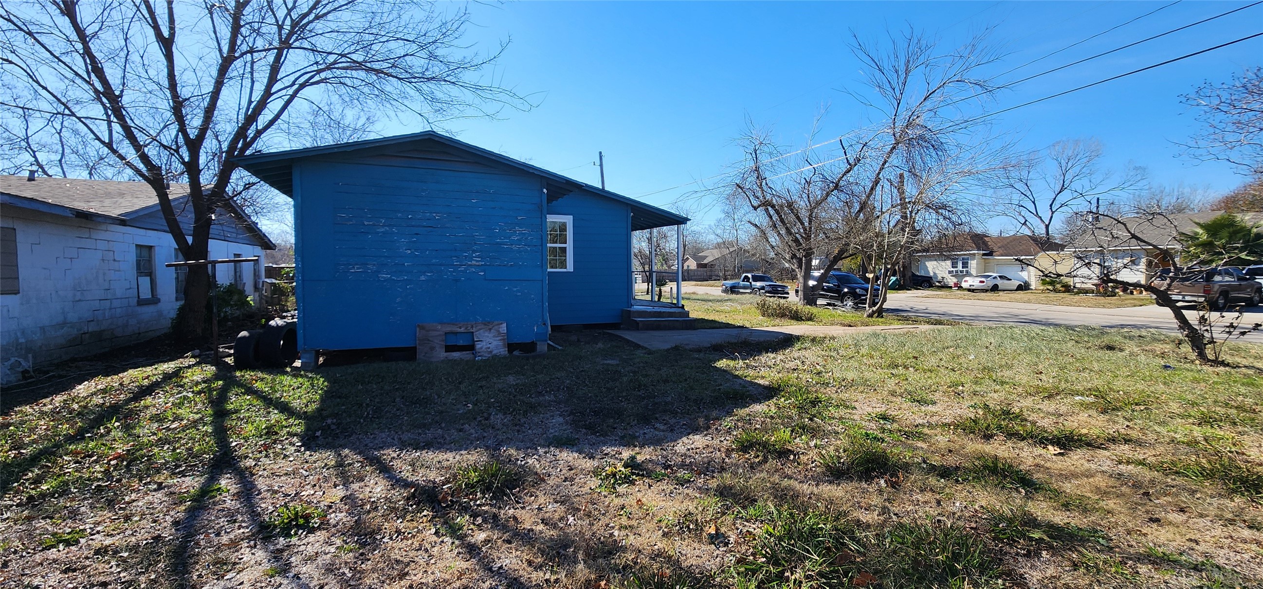 219 Witter Street Pasadena, TX 77506 - Photo 6 of 7 a backyard of a house with lots of green space
