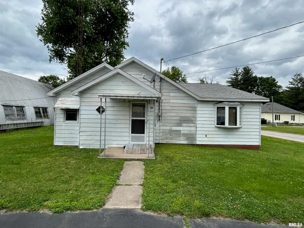 $50,000 | 121 East Front Street, Nokomis, IL 62075