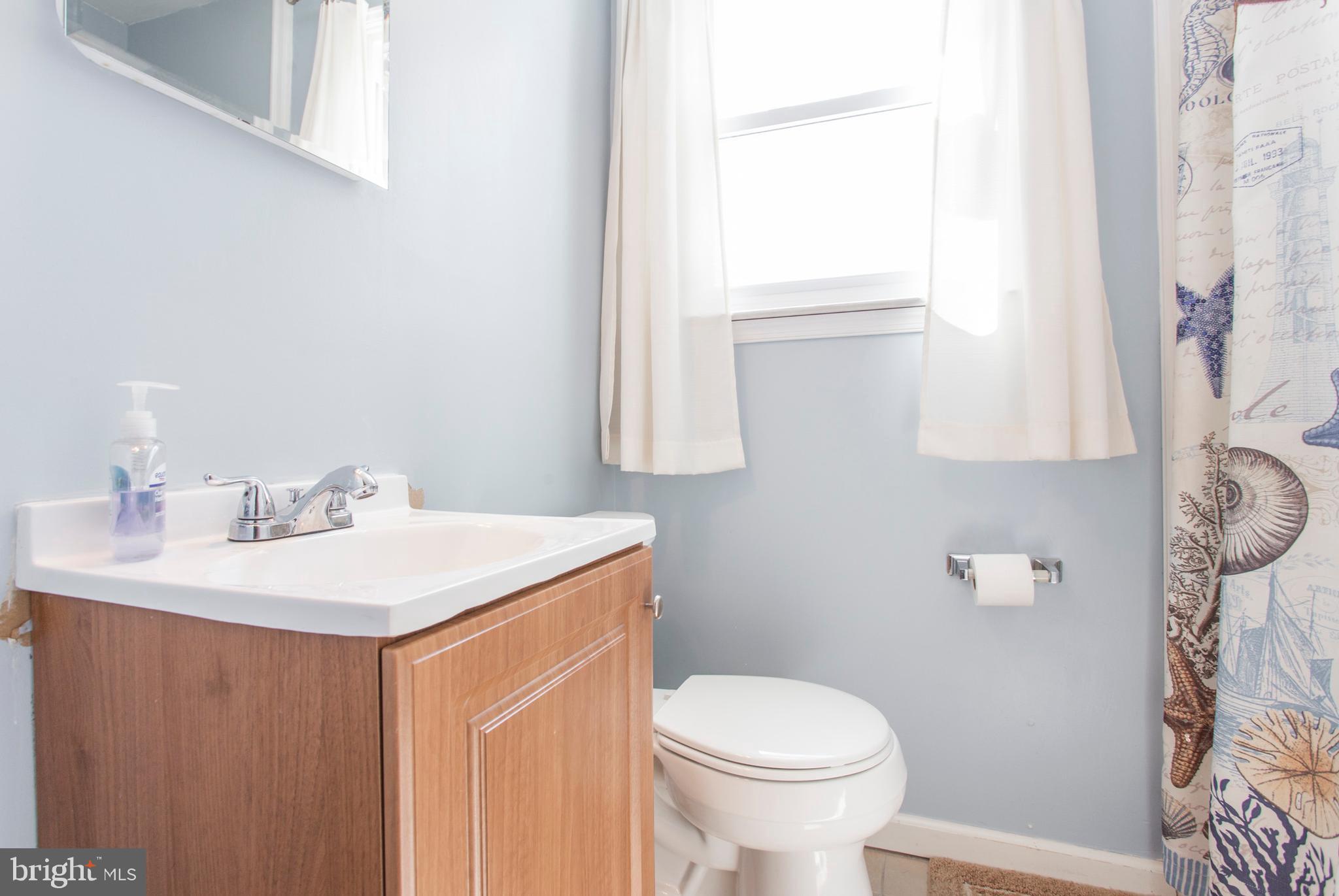 215 Rolling Road Broomall, PA 19008 - Photo 11 of 36 First floor full bathroom