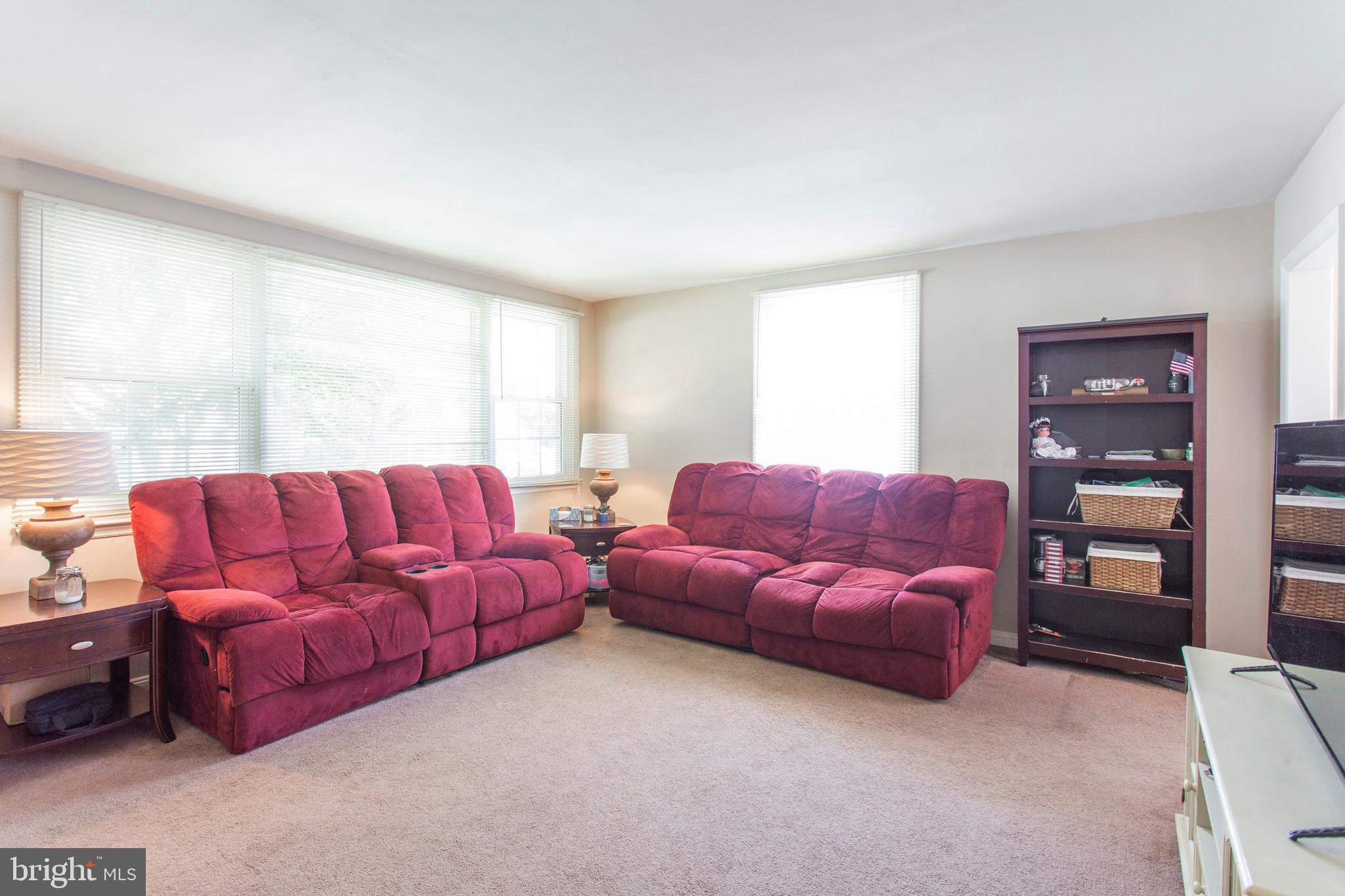 215 Rolling Road Broomall, PA 19008 - Photo 3 of 36 Living room