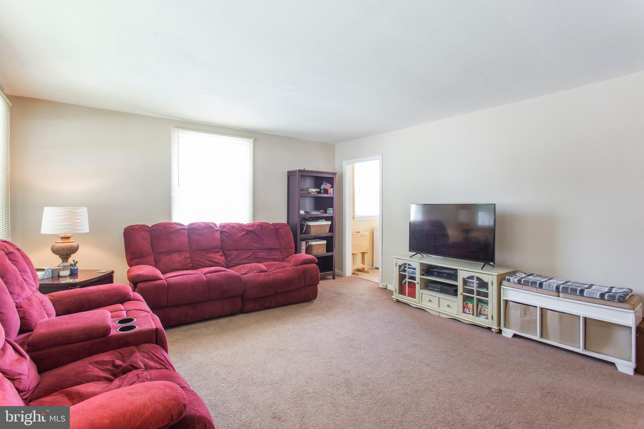 215 Rolling Road Broomall, PA 19008 - Photo 4 of 36 Gallery Image 4