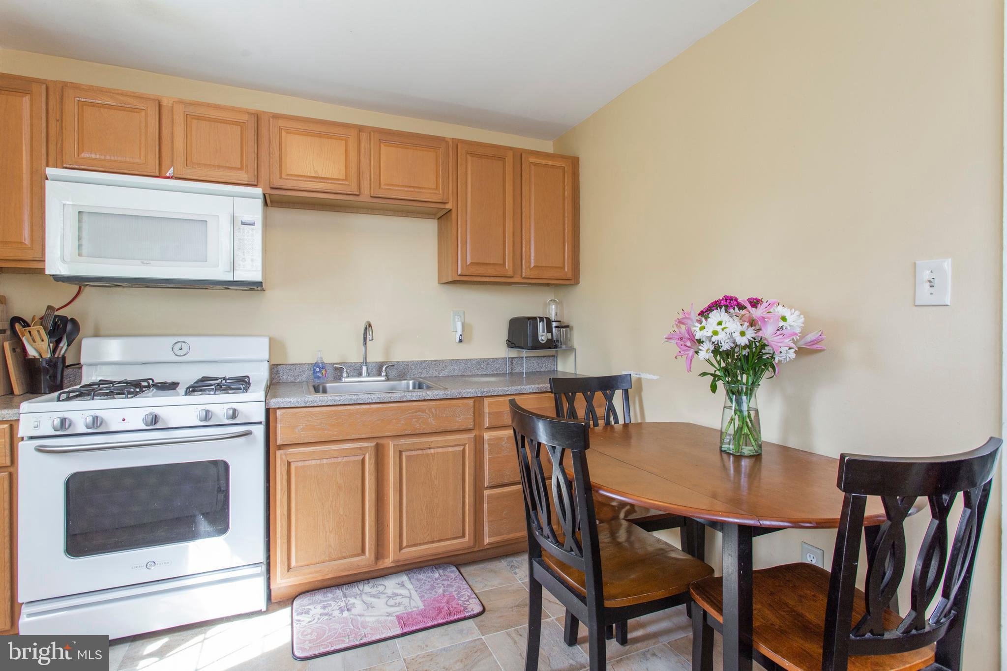 215 Rolling Road Broomall, PA 19008 - Photo 8 of 36 Gallery Image 8